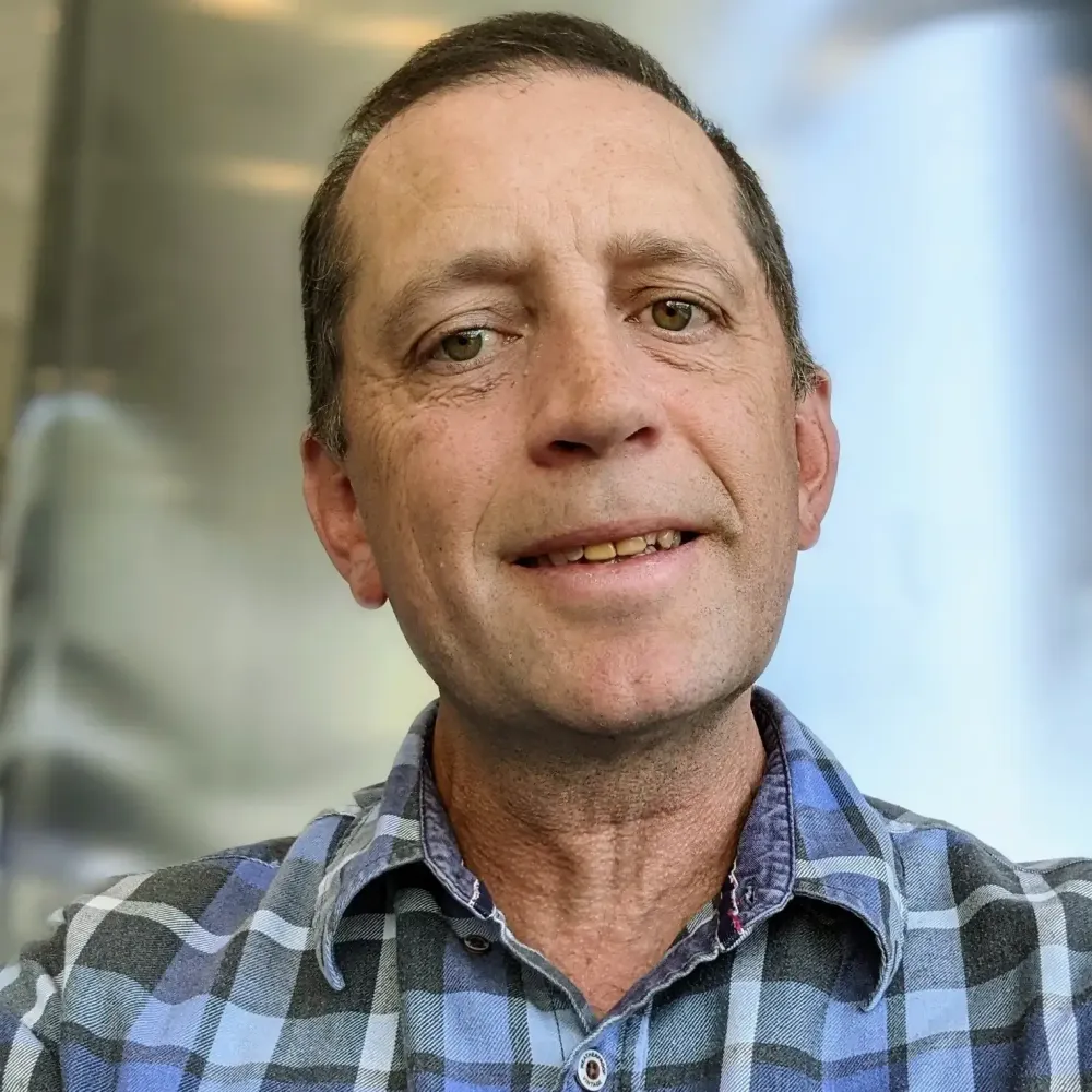 Headshot of Brett Thompson